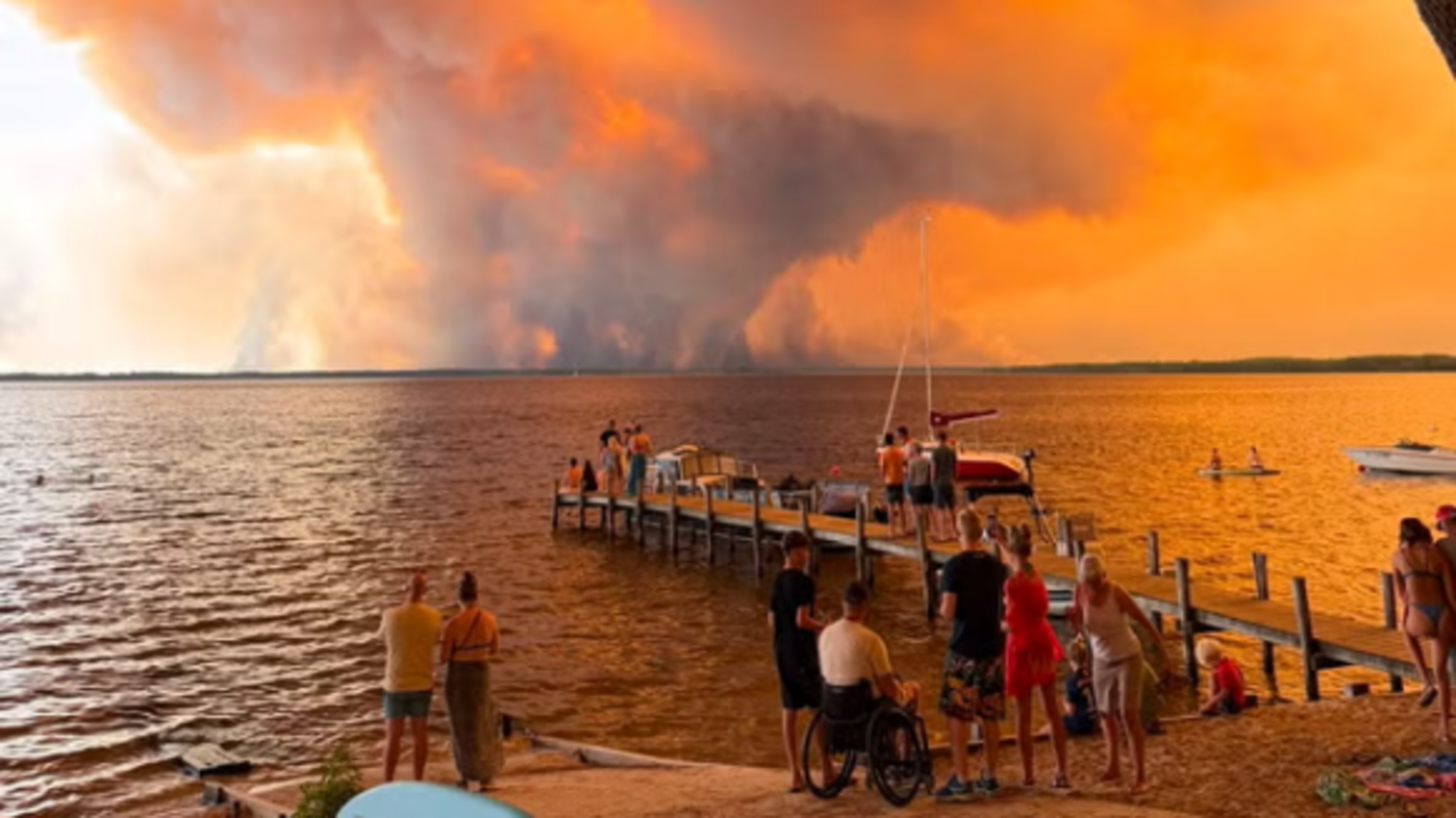 Wildfires drive what may be France’s biggest peacetime evacuation as fresh heatwave hits Bordeaux